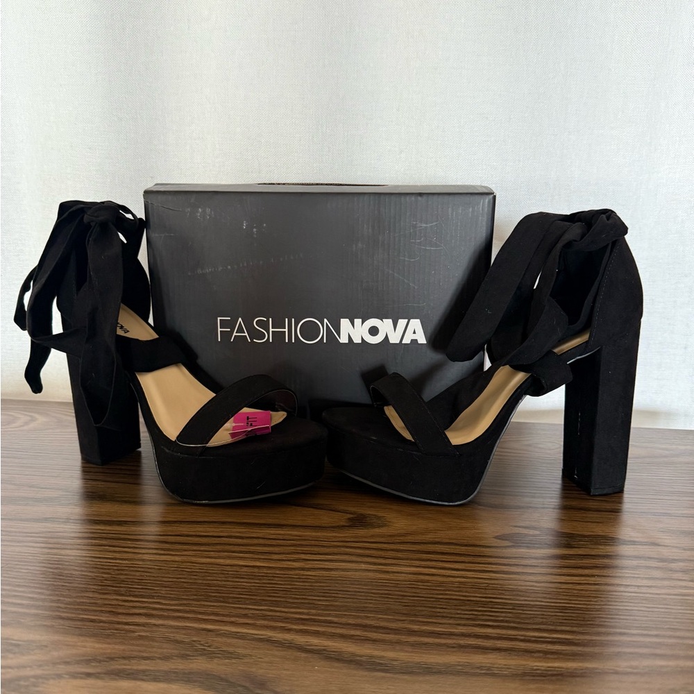 New In Box Fashion Nova Platform Shoes, Sz. 10W